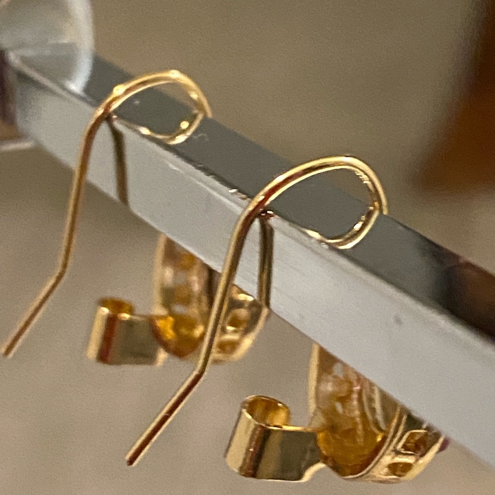 Stunning 14kt gold plated over metal Ruby drop earrings side clasp. - Picture 7 of 11